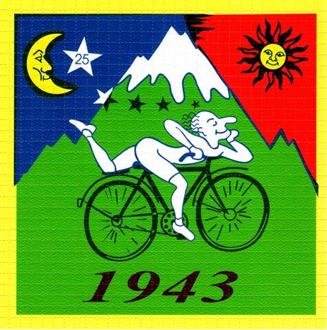 C&rsquo;est dans un état second qu&rsquo;Albert Hofmann rentre chez lui le 19 avril 1943, sur son vélo. Depuis, tous les 19 avril est célébré le « bicycle day ». Les buvards de LSD (comme ici, où on les aperçoit pré-découpés) y font souvent référence.
